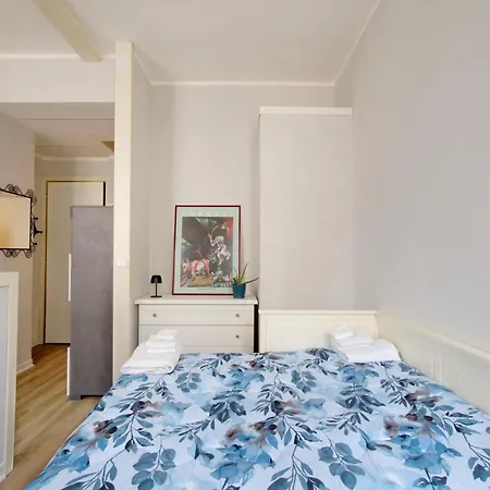 Guesthost - Comfy Studio-flat Near Center