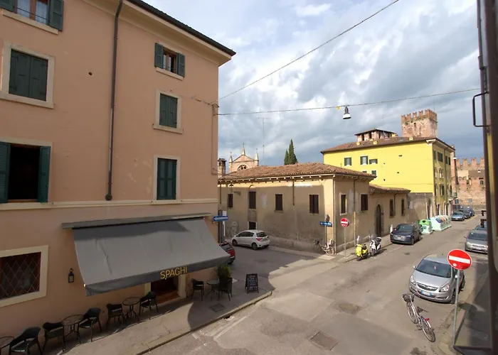 Guesthost - Comfy Studio-flat Near Center Verona