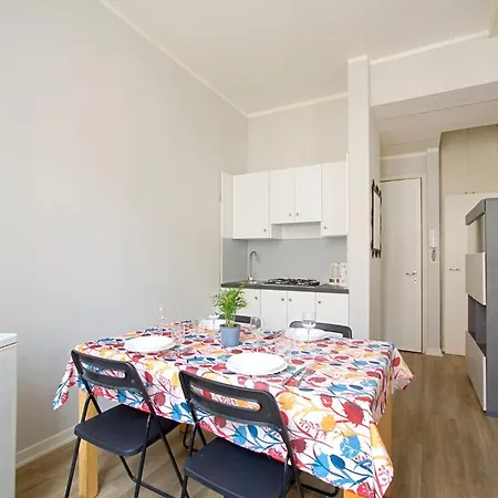 Guesthost - Comfy Studio-flat Near Center *