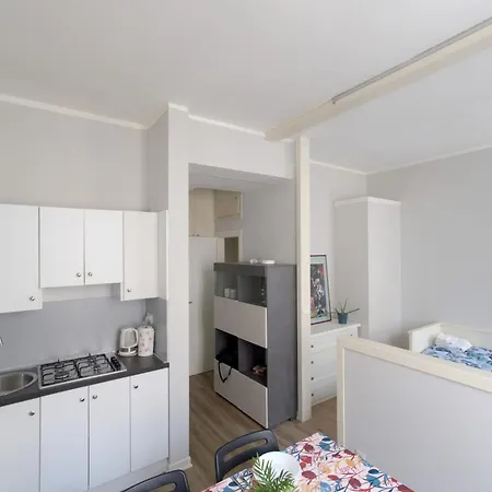 Guesthost - Comfy Studio-flat Near Center *